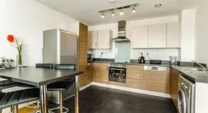 Luxury 2 bedroom apartment in Central London with free Parking - Image 2