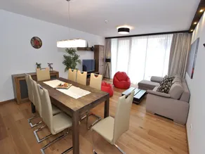 Alpine Apartment near Ski Lift for 8 - Image 2