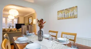 Award Winning Beautiful House in South Cambridge, 14-Min Drive to the City Centre, Free Parking, No Sofabeds, Sleeps 6 - Image 3