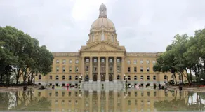 Private Rooms in a 2 Bedroom Condo Downtown Central Edmonton Non Smoking - Image 4