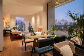 Sea View Hotel Lingxin Banhai - Image 3