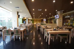 TreePark Hotel Karawang - Image 4