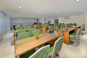 Whiz Hotel Pemuda Semarang - Image 3