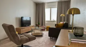 A beautiful renovated top floor apartment in city center - Image 2