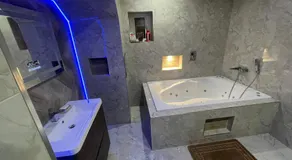 1 Bed Flat - Sleeps 2 - Hot Tub - Parking - Wifi - Image 2