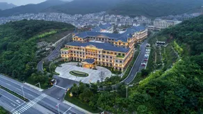 Baohua Mountain Jinlong International Hotel - Image 2