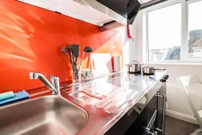 Stylish 2-Bed Flat – Central Southampton Spot - Image 5