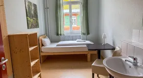 albgut GmbH - Übernachten im Kulturdenkmal Altes Lager in der ehemaligen Offiziersunterkunft SO1 - Image 4