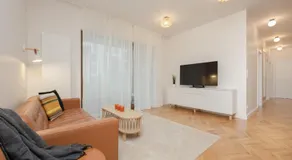 LUX Pastel Oasis Family Apartment with Parking & Gym by Renters Prestige - Image 2