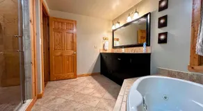 Sophie's Choice Secluded Luxury Log Cabin, Hot Tub, Pool Table, Fire Pit, Close to Town - Image 3
