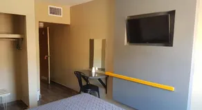 Hotel Olivia - Image 2