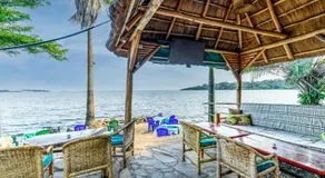 2 Friends Beach Hotel - Image 4