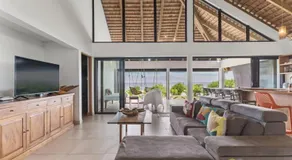 Coastal Bliss: 1BR Bungalow by the Sea in Moorea - Image 3