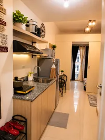 Lovely 1BR Condo @ SM Southmall w/ Netflix & High Speed WIFI - Image 3