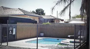 Country Roads Motor Inn - Image 5