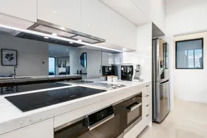 Melbourne City Apartments Panoramic Skyview Penthouse - Image 4