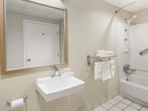 Red Roof Inn Orangeburg - Image 5