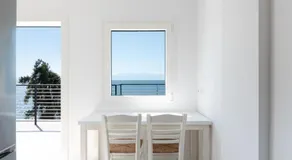 Penthouse Seafront Luxury Studio - Image 4