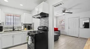 Sleek 2-Bed 1-Bath Home Near Fort Bliss - Image 5