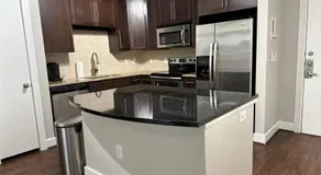 Luxury apt in perfect location - Image 3
