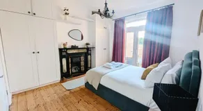 Colney Hatch Lane - Spacious 2-Bed 2-Bath Home with Private Garden - Image 2