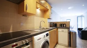 City Centre One bedroom apartment with private balcony - Image 5
