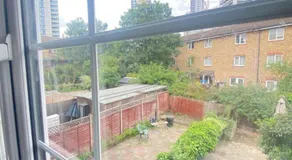 London Luxury House with 5 Bedrooms - Image 4
