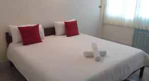 Albatross Guesthouse @ Thungwualaen Beach - Image 2