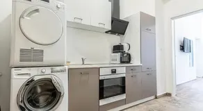 Lovely 1BR & 1LR Ground Floor Gem 15 min to City Center via U3 - Image 3