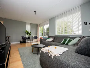 spacious holiday home with private jetty - Image 2