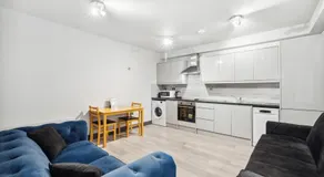 Cozy London Apartment - Image 2