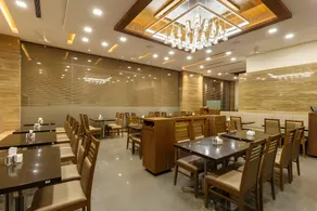 Hotel Silver Oak 7 Minutes Walk to Mahalaxmi Temple - Image 2