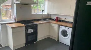 St Ives, King Bed Cosy home, parking, fast Wi Fi - Image 3