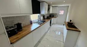 Glasgow Central Paradise - Spacious 3- Bed House - Image 3