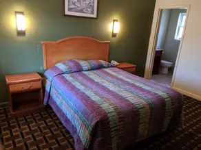 Shangri-La Motel - Image 5