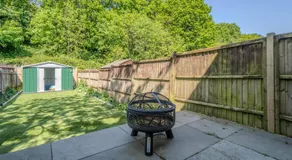 2BR Garden Home Free Parking for 7 Guests Easy Access to London & Heathrow - Image 5