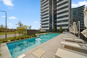 Stylish 2-bed Apartment With Luxe Amenities Access - Image 4