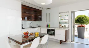 Luxe 3BR Penthouse w Jacuzzi&Parking&Mamad by HolyGuest - Image 4