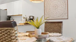 Charleston Comfort and Style, Centrally Located - Image 3