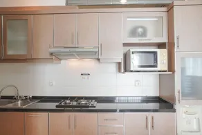 Homey And Comfort Stay 2Br Bellezza Apartment - Image 4