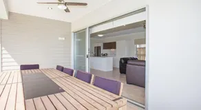 Petrie Beach Holiday Home - Image 2