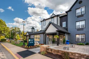 MainStay Suites Sterling near Dulles Town Center - Image 5
