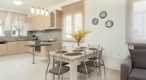 Nik-Ntin Villa Deluxe - Image 3