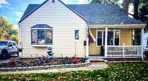 Adorable&Cozy Suburban Home Mins from Dwtn/Airport - Image 4