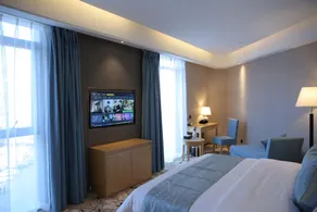 Sovereign Garden Hotel - Image 2