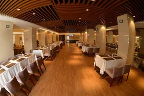 Sun Full Hotel - Image 4