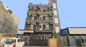 Hotel O Noida premium inn - Image 5