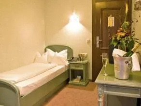 Naturhotel Rügers Forstgut - Image 3