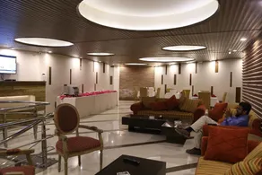 Summit Hotel - Image 2