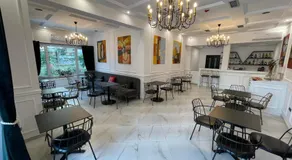 Venis Hotel - Image 2